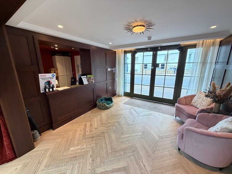 1 Hampstead Ln, Londres à louer - Photo de l’immeuble – Image 2 sur 9