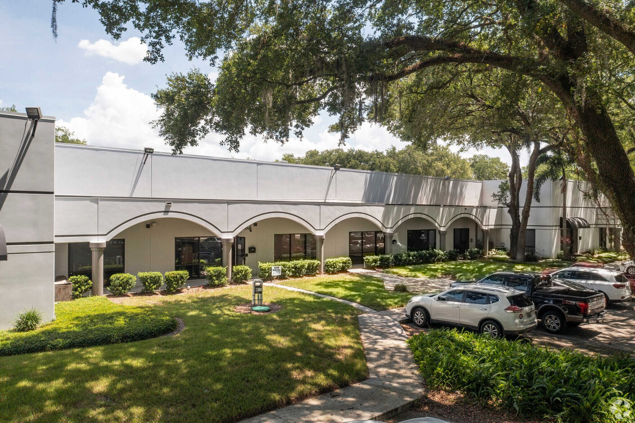 6375 Harney Rd, Tampa, FL à louer Photo principale– Image 1 sur 6