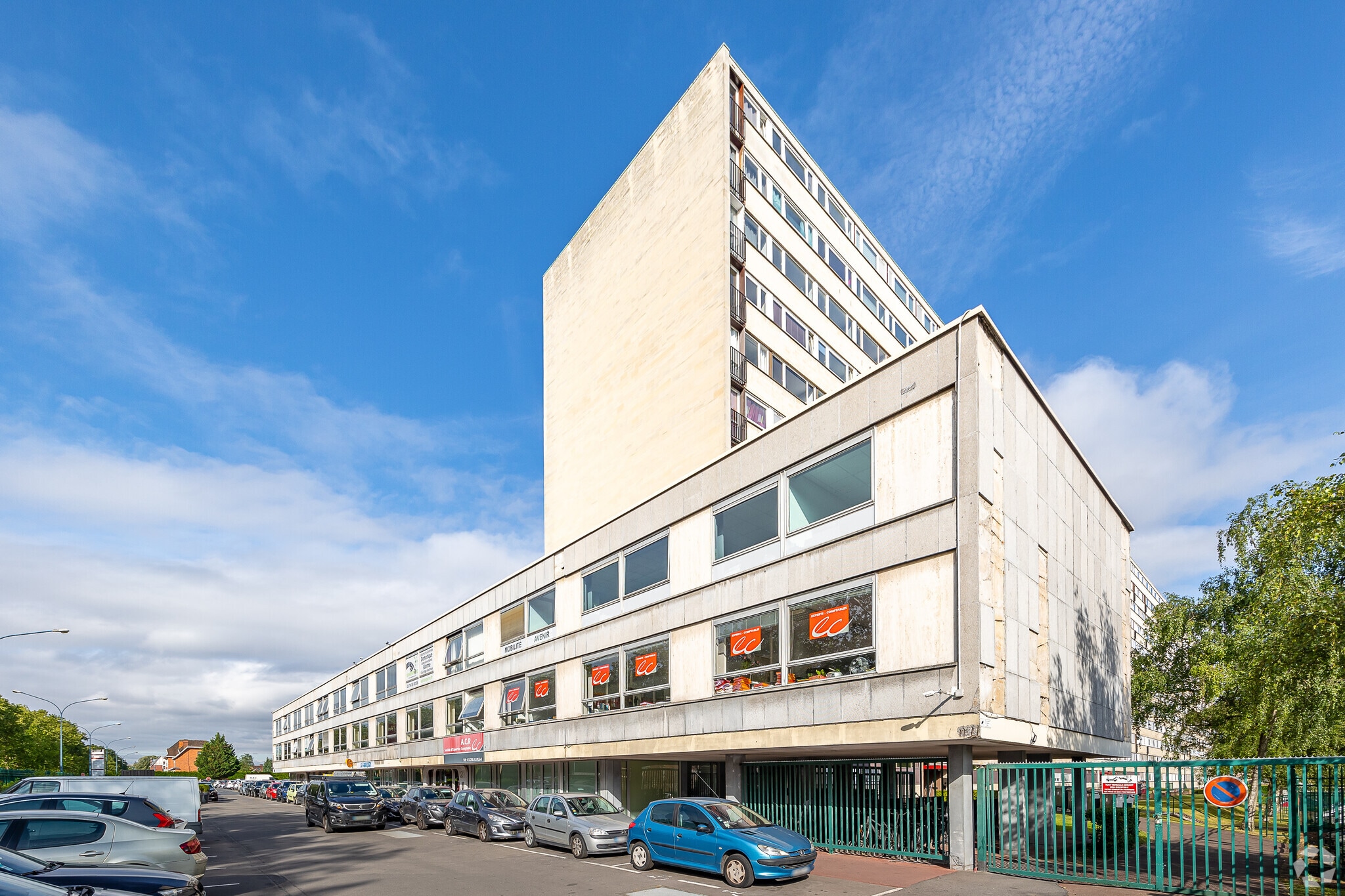 19 Avenue De Flandre, Croix à vendre Photo principale– Image 1 sur 4