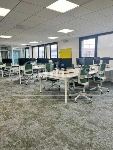Bureau dans Marseille à louer - Photo de l’immeuble – Image 1 sur 5