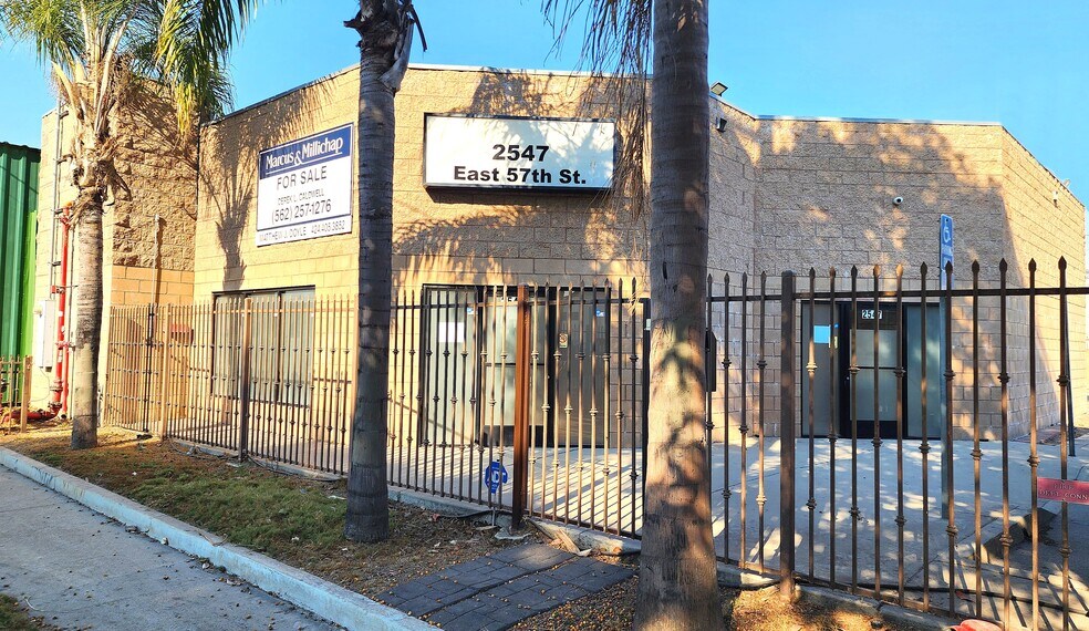 2547 E 57th St, Huntington Park, CA à vendre - Photo principale – Image 1 sur 9