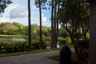 12425 28th St N, Saint Petersburg, FL à louer Photo intérieure– Image 1 sur 23