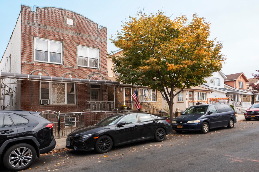 1811 72nd St, Brooklyn, NY à vendre - Photo de l’immeuble – Image 2 sur 4