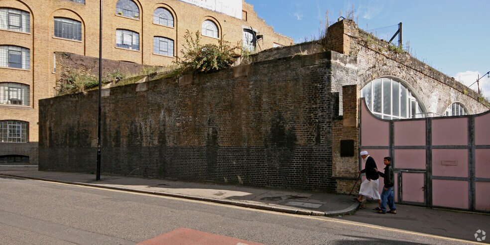 Pinchin St, Londres à louer - Photo de l’immeuble – Image 2 sur 14