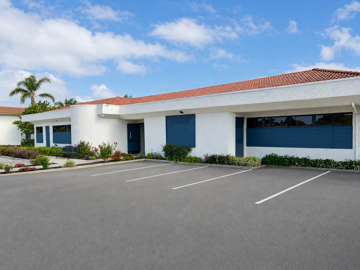 1200 W Gonzales Rd, Oxnard, CA 93036 - Lot 100 - - Photo intérieure - Image 1 of 4