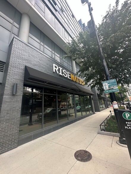 169 W Huron St, Chicago, IL à louer - Photo de l’immeuble – Image 3 sur 4