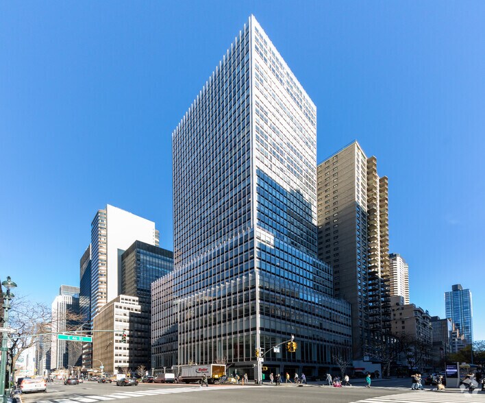 747 Third Ave, New York, NY à louer - Photo de l’immeuble – Image 1 sur 16