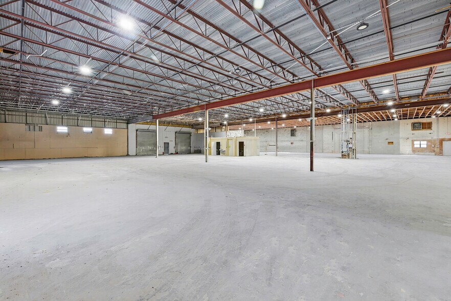 657 NE Dixie Hwy, Jensen Beach, FL à louer - Photo de l’immeuble – Image 3 sur 10