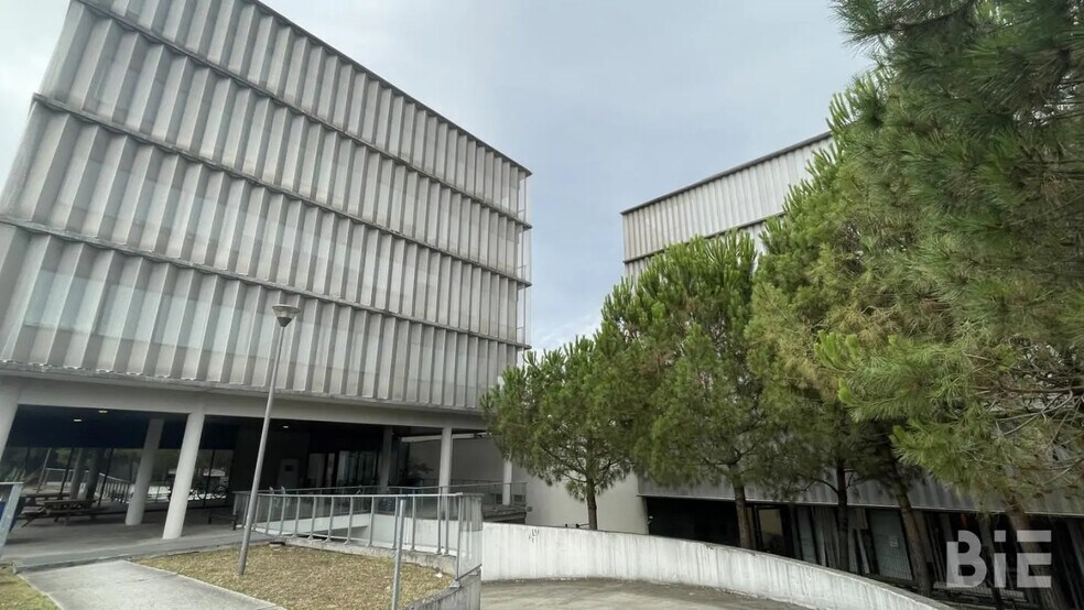 Bureau dans Lormont à louer - Photo de l’immeuble – Image 2 sur 6