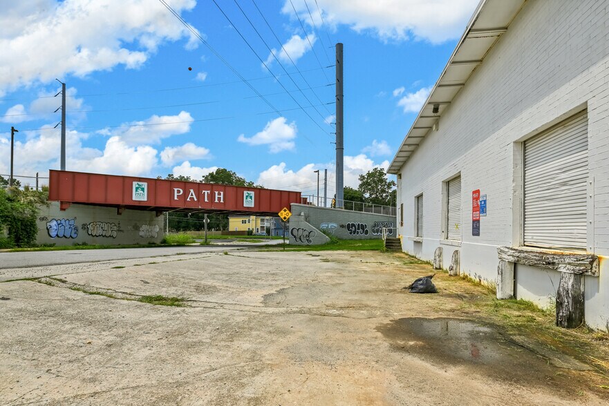 517 Jones Ave NW, Atlanta, GA à vendre - Photo principale – Image 1 sur 20