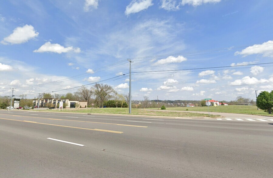 2029 Fort Campbell Blvd, Clarksville, TN à vendre - Photo de l’immeuble – Image 1 sur 1