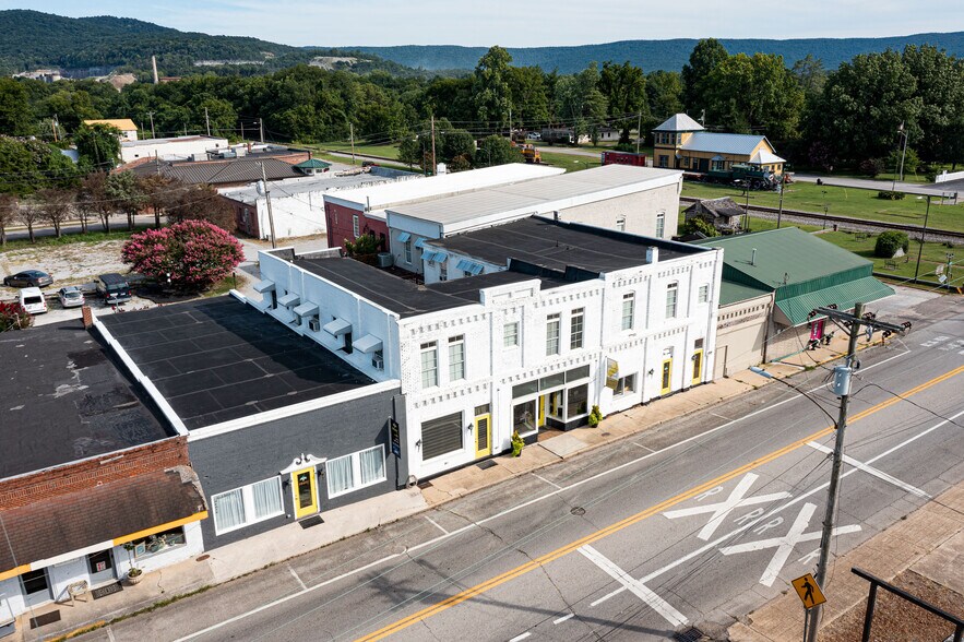 108 Cumberland St E, Cowan, TN à vendre - Photo de l’immeuble – Image 3 sur 44