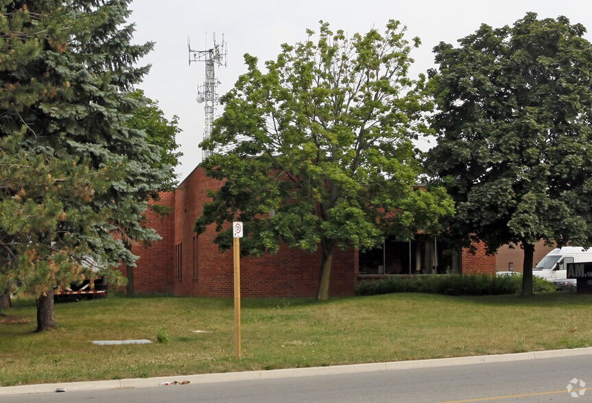135-141 Watline Av, Mississauga, ON à louer - Photo de l’immeuble – Image 2 sur 2