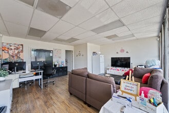 10752-10754 Burbank Blvd, North Hollywood, CA à louer Photo de l’immeuble– Image 2 sur 7
