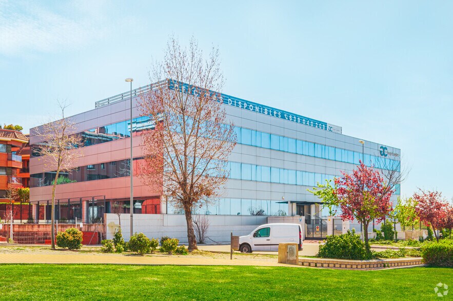 Calle Castillo de Turégano, 3, Las Rozas de Madrid, Madrid à louer - Photo de l’immeuble – Image 1 sur 7