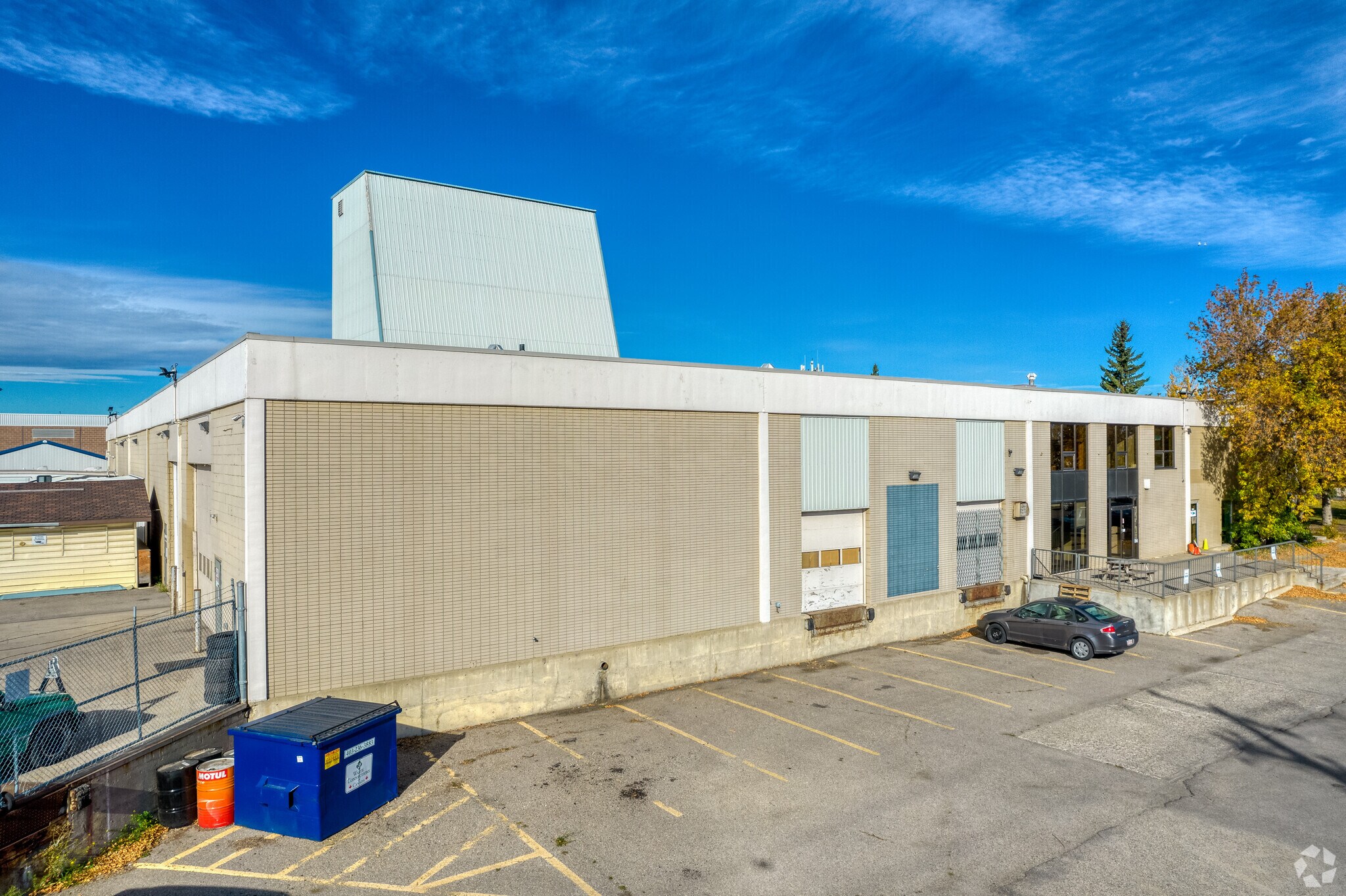 1415 28 St NE, Calgary, AB à louer Photo de l’immeuble– Image 1 sur 10