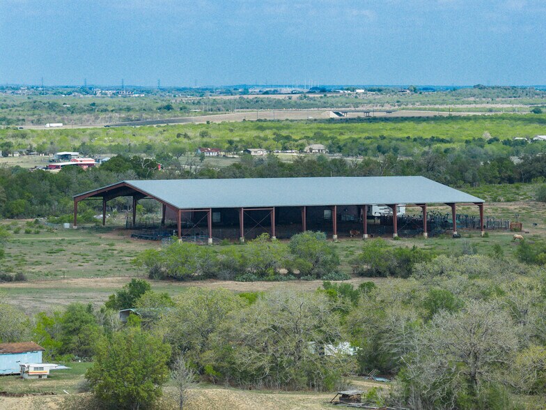 8519 State Park Rd, Lockhart, TX à vendre - Photo de l’immeuble – Image 2 sur 64