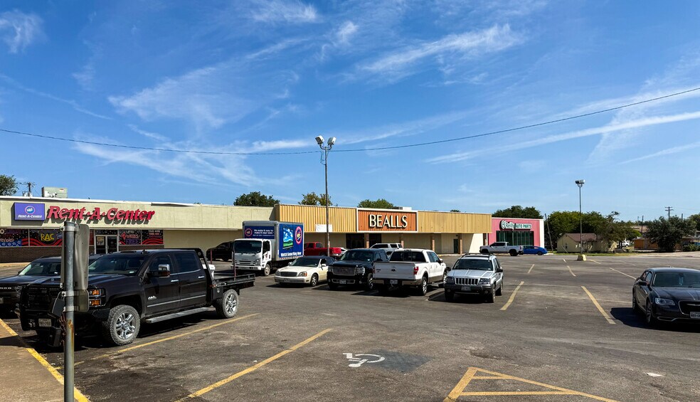 320-370 Covington St, Hillsboro, TX à louer - Photo de l’immeuble – Image 3 sur 5
