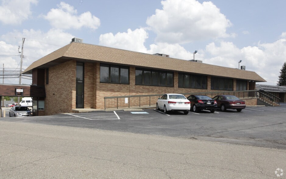 1789 Pine Hollow Rd, McKees Rocks, PA à louer - Photo de l’immeuble – Image 2 sur 8
