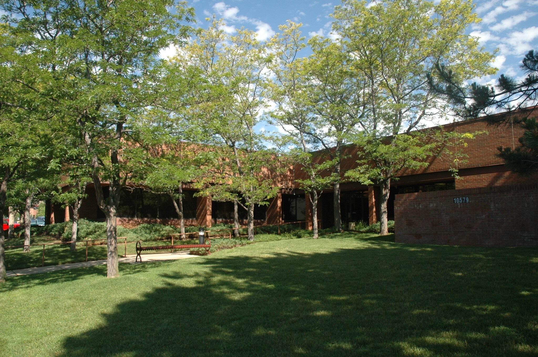 10579 Bradford Rd, Littleton, CO à louer Photo principale– Image 1 sur 24