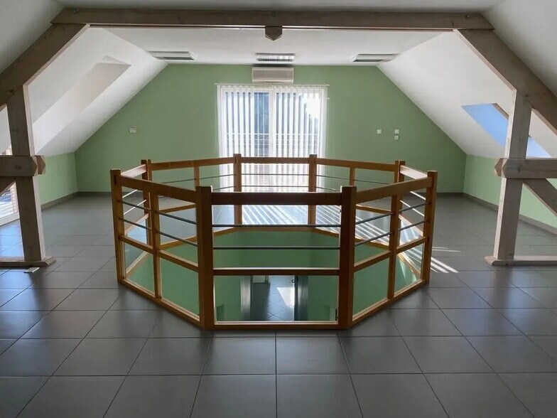 Bureau dans Montceau-les-Mines à vendre - Photo de l’immeuble – Image 2 sur 3