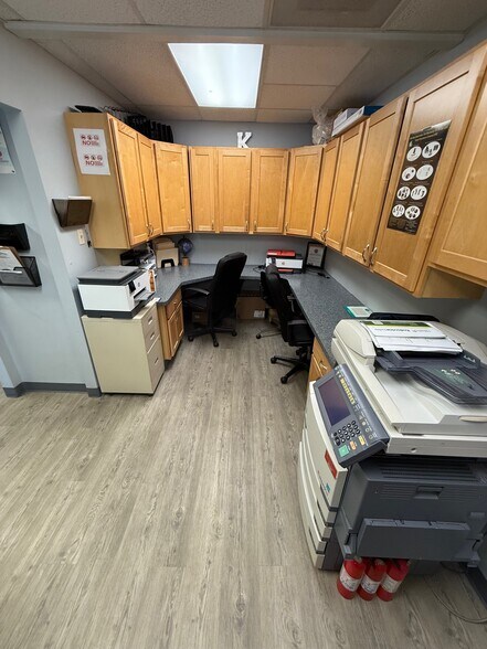 11219-11253 Lockwood Dr, Silver Spring, MD à louer - Photo de l’immeuble – Image 3 sur 10