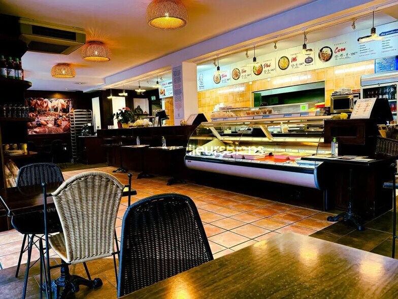 Local commercial dans Fréjus à vendre - Photo de l’immeuble – Image 2 sur 11