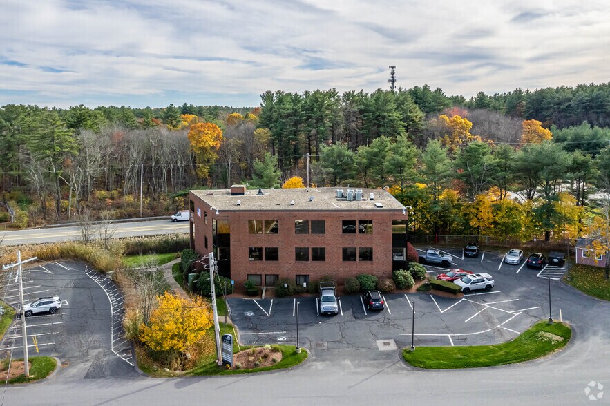 87 Elm St, Hopkinton, MA à louer - Photo de l’immeuble – Image 2 sur 12