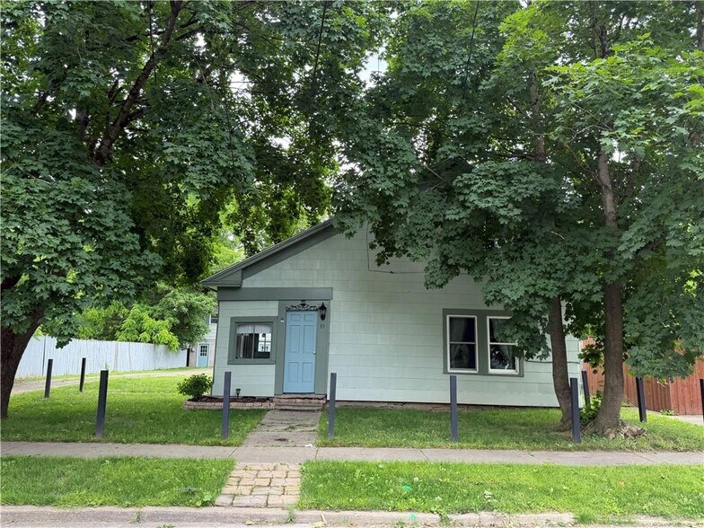 35 Eaton Ave, Norwich, NY à vendre - Photo de l’immeuble – Image 2 sur 46
