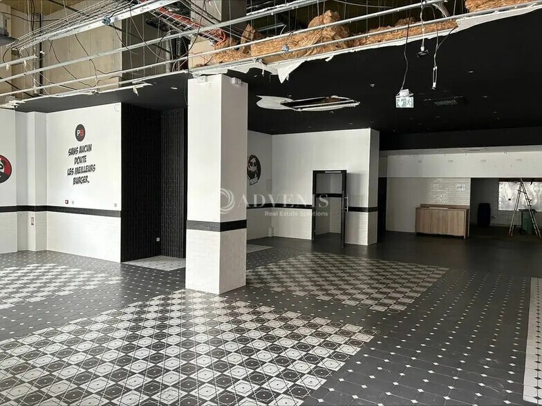 Local commercial dans Nîmes à louer - Photo de l’immeuble – Image 2 sur 7
