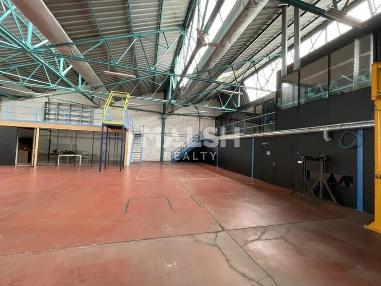 Local d’activités dans Villeurbanne à louer - Photo de l’immeuble – Image 3 sur 14
