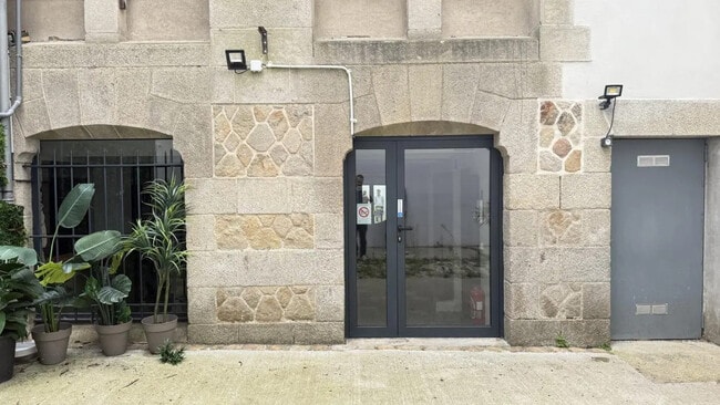 Plus de détails pour Local commercial à vendre