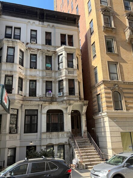 148 W 70TH St, New York, NY à vendre - Photo de l’immeuble – Image 2 sur 5