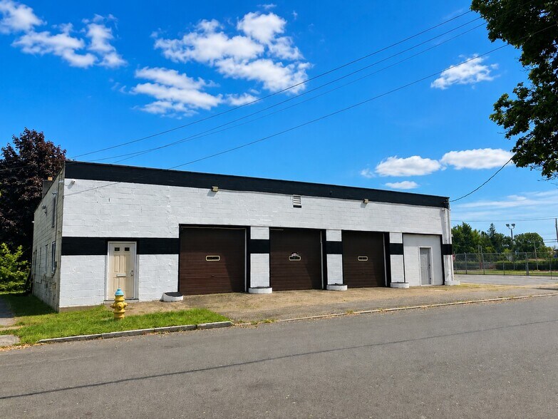 121 78th St, Niagara Falls, NY à vendre - Photo de l’immeuble – Image 2 sur 8