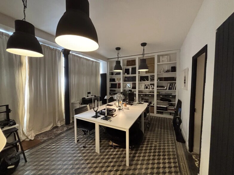 41 Rue Montcalm, Paris à louer - Photo de l’immeuble – Image 2 sur 9