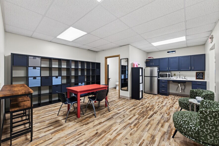 146 Lake St N, Forest Lake, MN à louer - Photo de l’immeuble – Image 1 sur 25