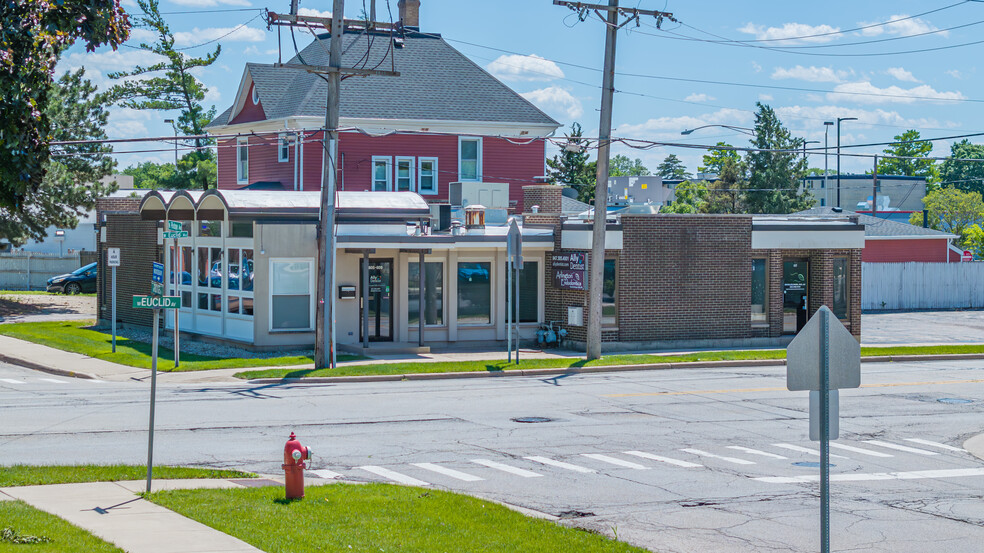 605-615 W Euclid Ave, Arlington Heights, IL à louer - Photo de l’immeuble – Image 3 sur 28