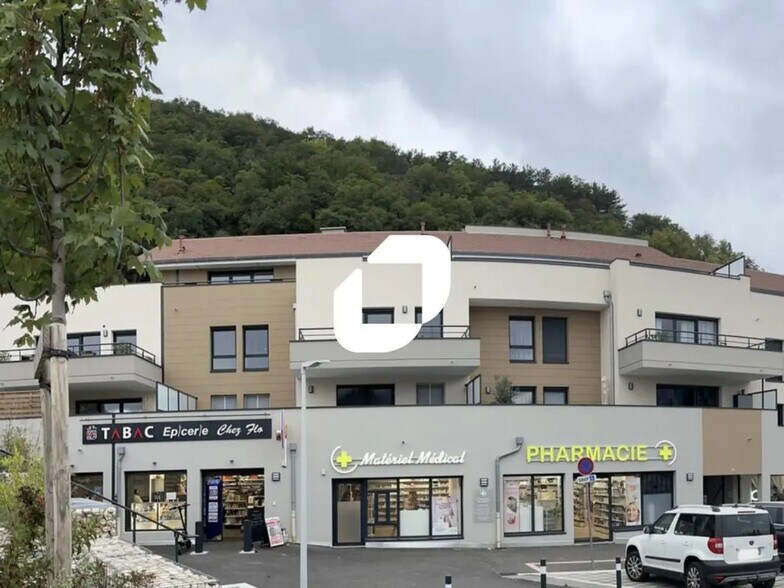 Local commercial dans Noyarey à louer - Photo de l’immeuble – Image 2 sur 8