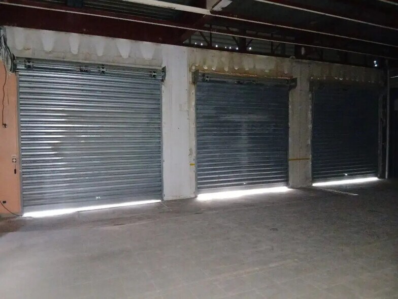 Local d’activités dans Chalezeule à louer - Photo de l’immeuble – Image 2 sur 4