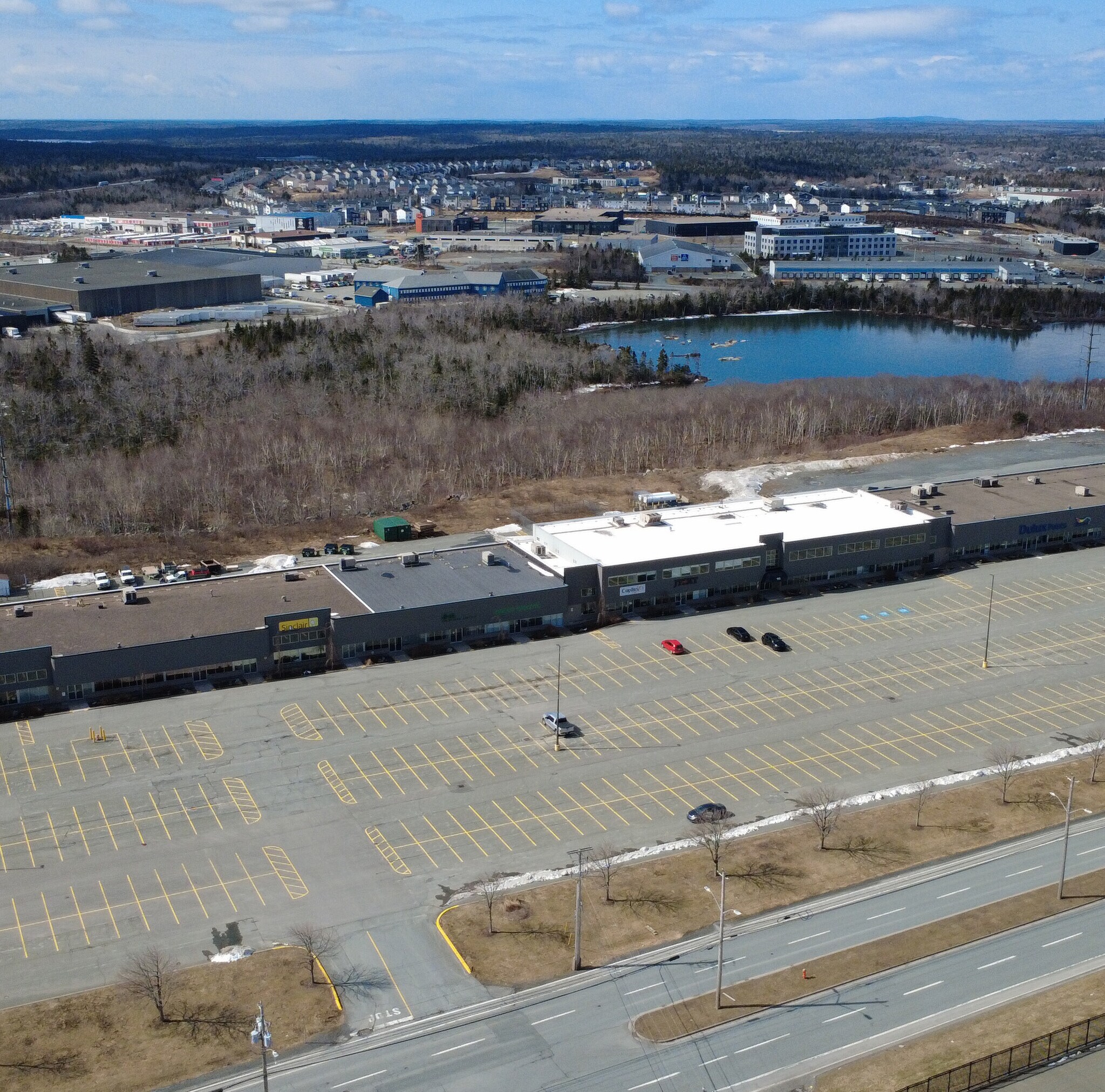 155 Chain Lake Dr, Halifax, NS à louer Photo de l’immeuble– Image 1 sur 7