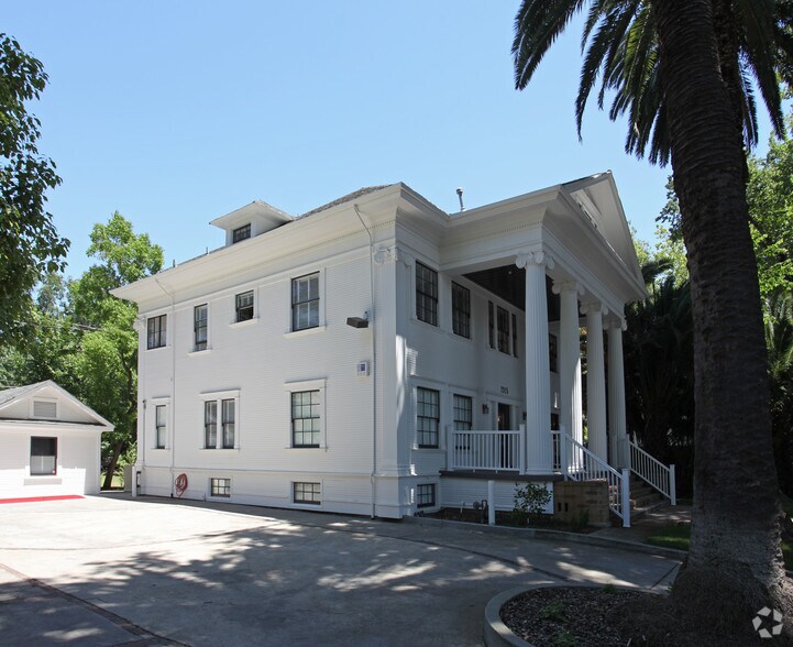 2015 H St, Sacramento, CA à louer - Photo de l’immeuble – Image 2 sur 3