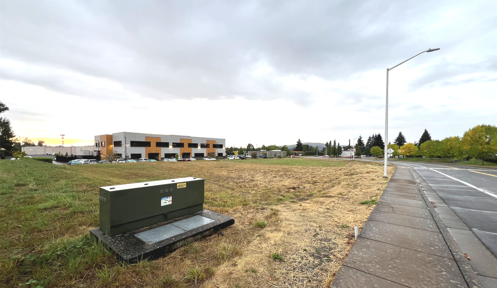 190 W Ellendale Ave, Dallas, OR à vendre - Photo de l’immeuble – Image 3 sur 3