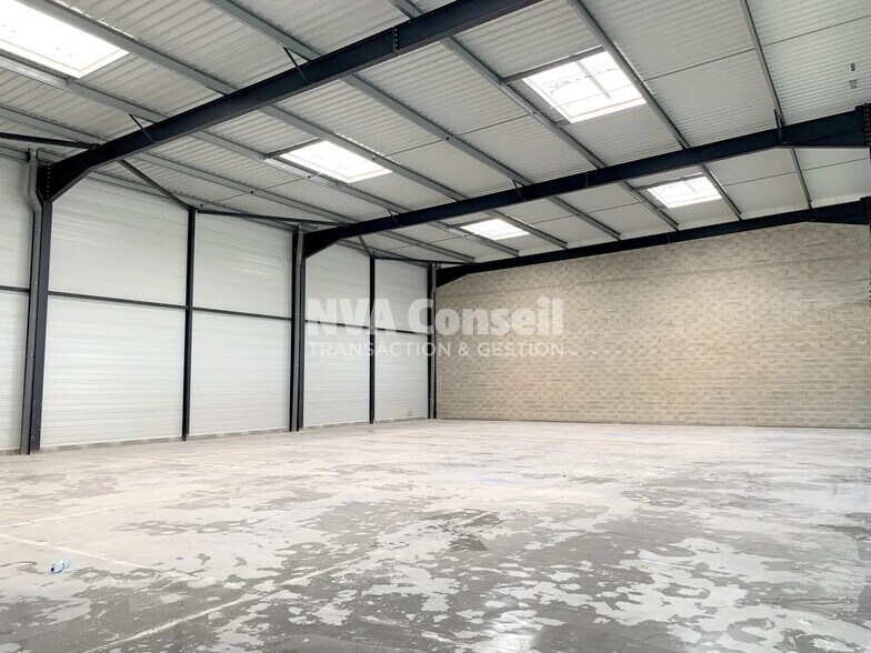 Local d'activités dans Persan à vendre - Photo de l’immeuble – Image 2 sur 15