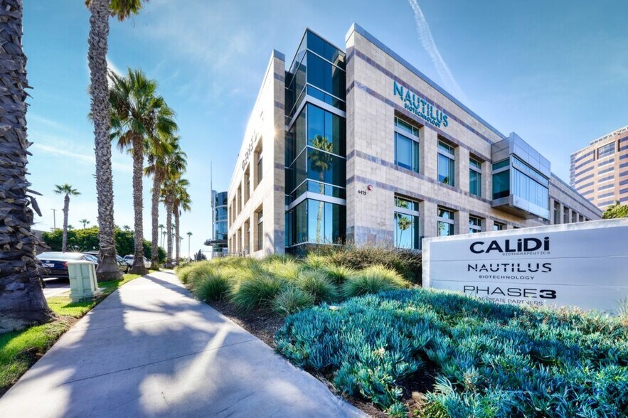 4475 Executive Dr, San Diego, CA à louer - Photo de l’immeuble – Image 2 sur 10