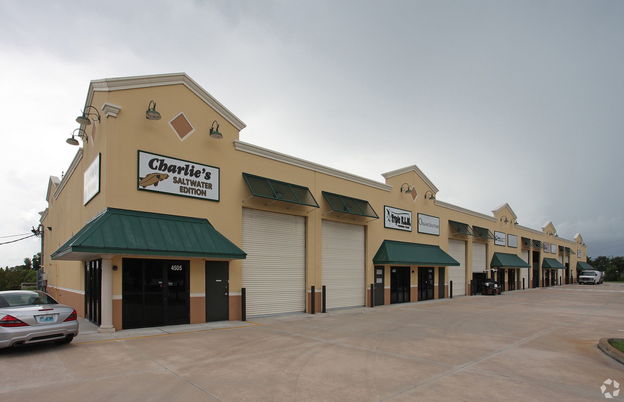 4505-4919 SE Commerce Ave, Stuart, FL à louer Photo principale– Image 1 sur 3