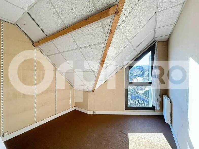 Bureau dans Clermont à louer - Photo de l’immeuble – Image 3 sur 3