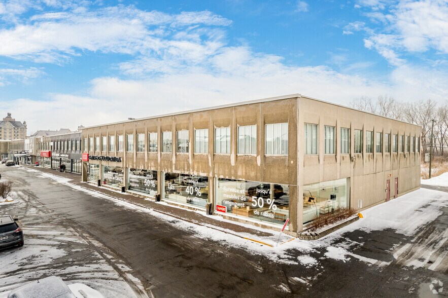 1750-1824 Boul Le Corbusier, Laval, QC à louer - Photo principale – Image 1 sur 6