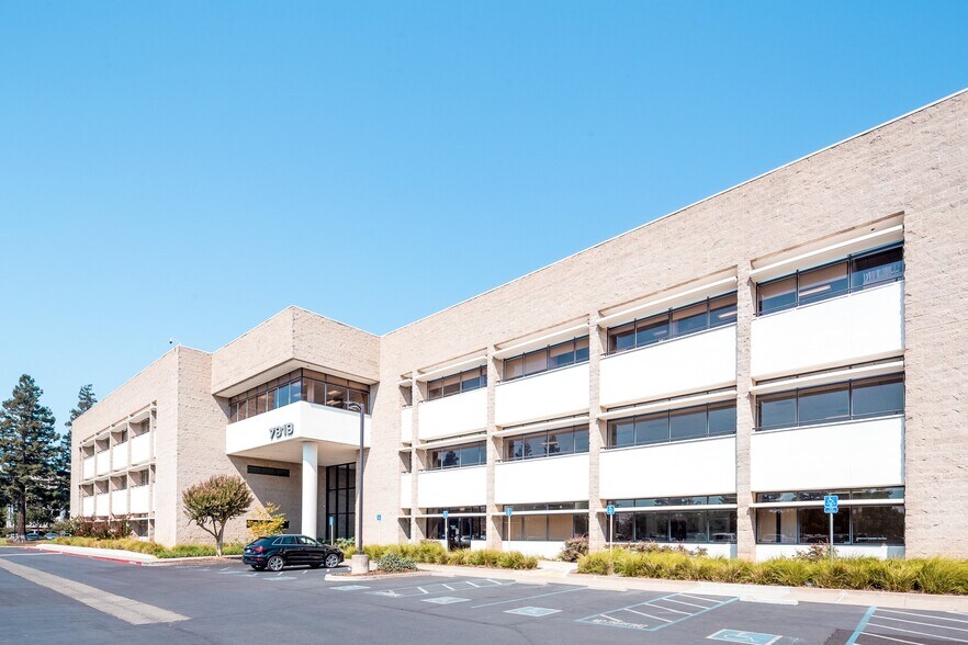 7919 Folsom Blvd, Sacramento, CA à louer - Photo de l’immeuble – Image 2 sur 30
