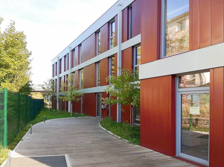 22 Place De La Gare, Brunoy à louer - Photo de l’immeuble – Image 2 sur 15