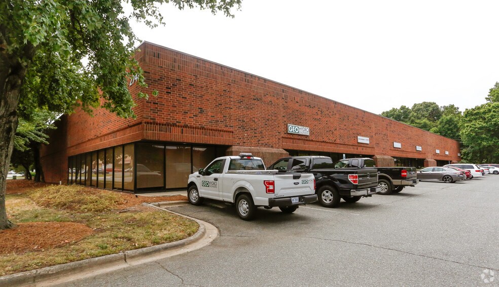 2748 Interstate St, Charlotte, NC à louer - Photo principale – Image 1 sur 15